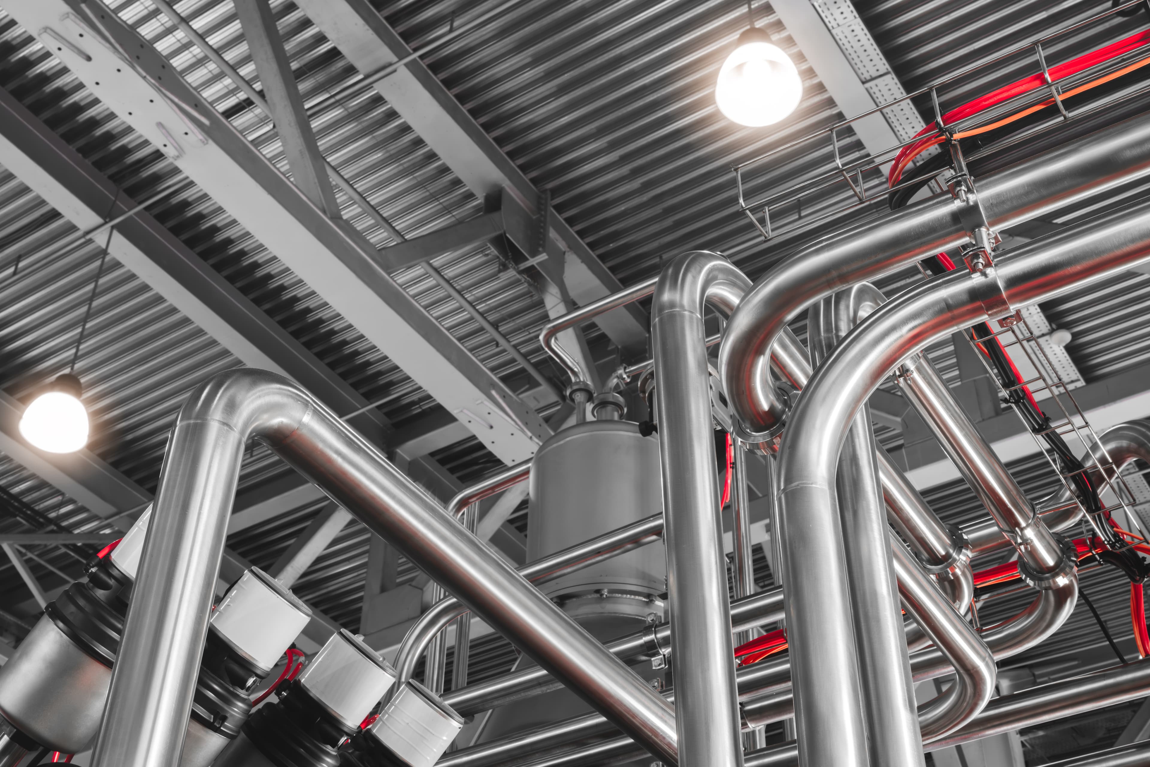 Edelstahlleitungen und Armaturen für die Chemieindustrie schnell verfügbar